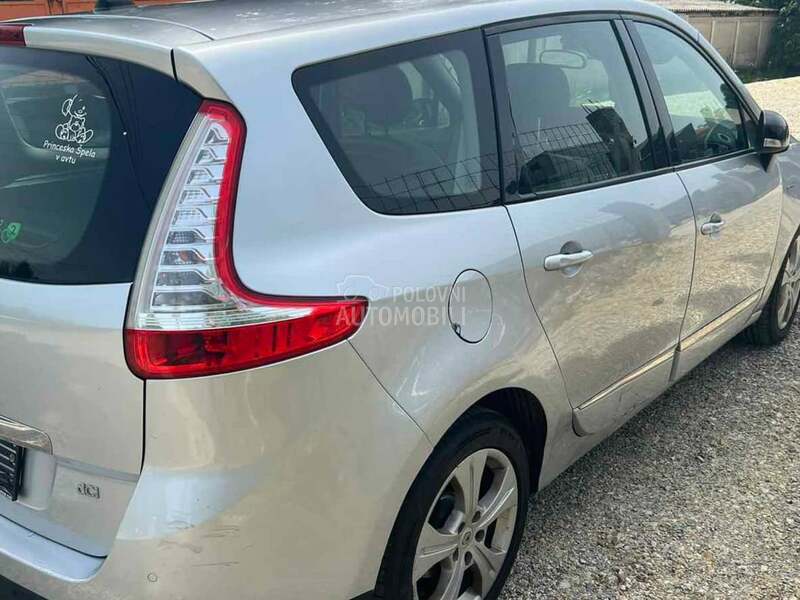 Polustranica desna siva TED69 za Renault Grand Scenic od 2009. do 2016. god.