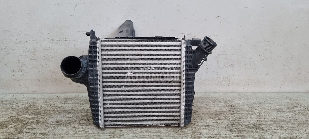INTERKULER za Audi Q7 - 4M0145804BR