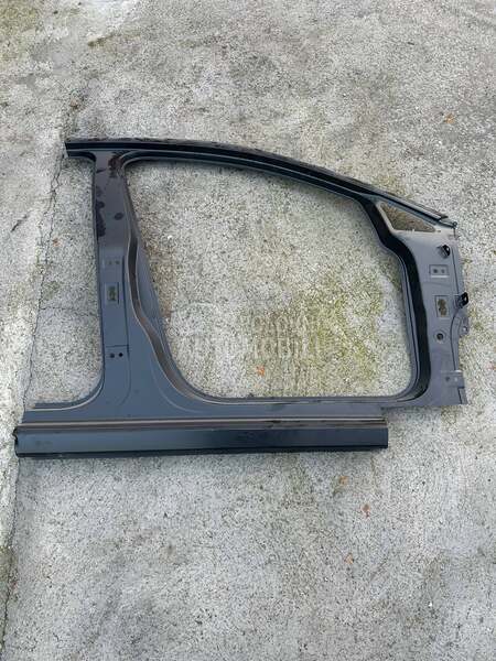 Polustranica za Volkswagen Golf 8