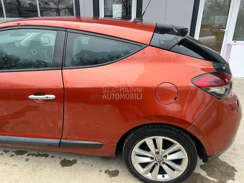 Polustranica leva oranž TEENJ za Renault Megane od 2008. do 2016. god.