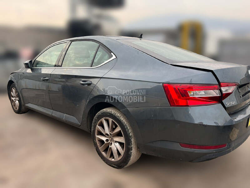 POLUSTRANICA za Škoda Superb