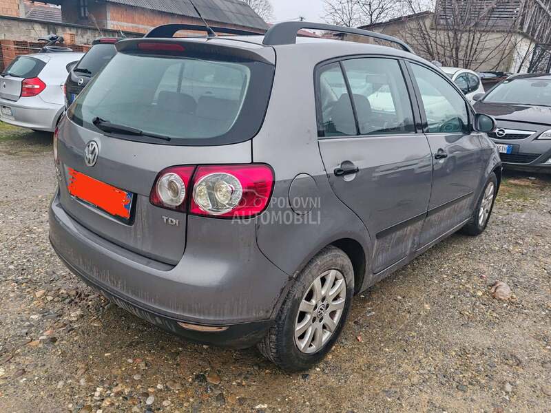 branik krilo haubA za Volkswagen Golf Plus od 2005. do 2010. god. za Volkswagen Golf Plus od 2005. do 2010. god.