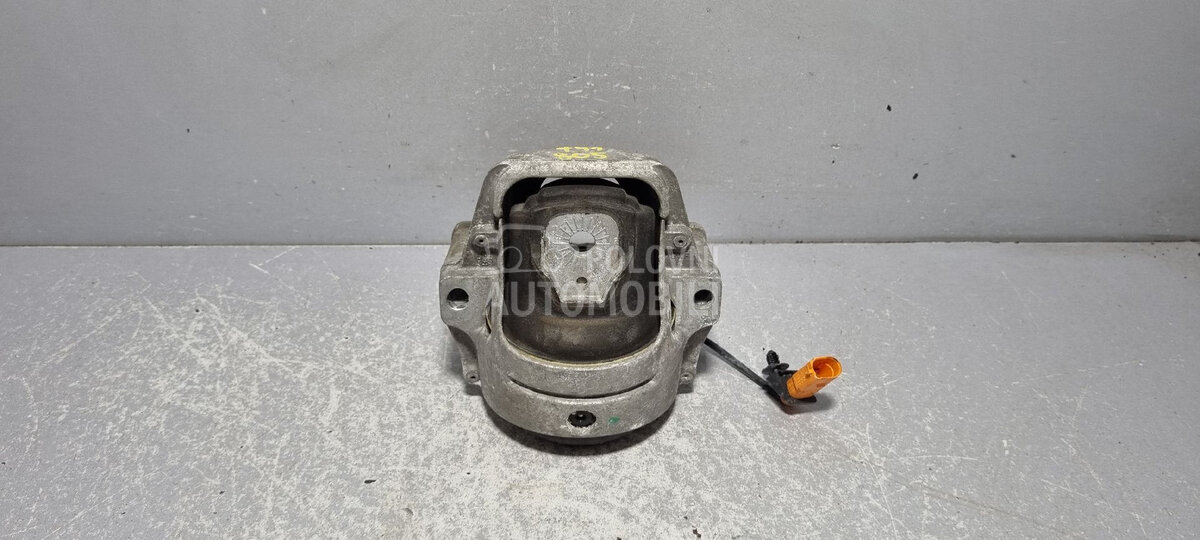NOSAC MOTORA za Audi Q5 - 8K0199381