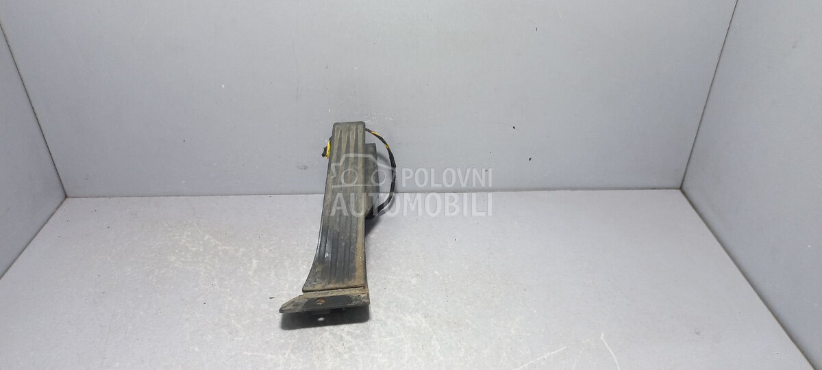 PAPUCICA GASA za BMW X1 - 74766500