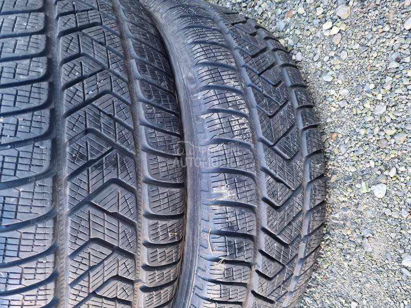 Pirelli 215/65 R17 Zimska