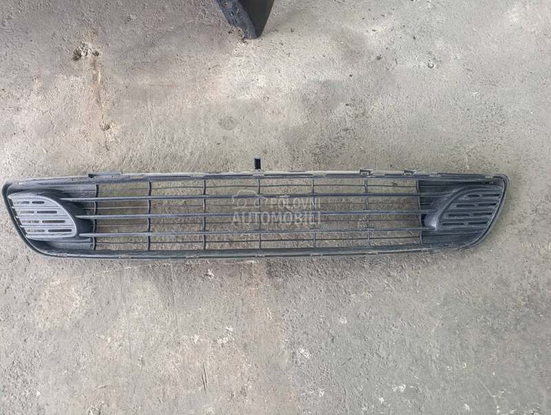 srednja resetka branika za Citroen C4 Grand Picasso od 2006. do 2013. god.