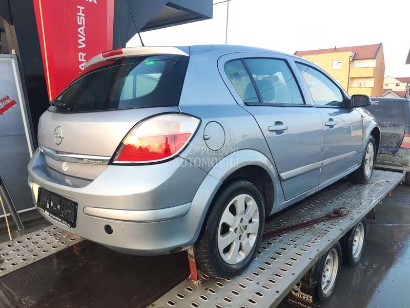 Opel Astra H -  kompletan auto u delovima