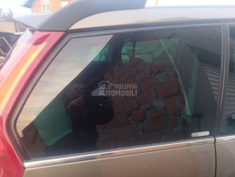 zadnje desno staklo za Citroen C4 Grand Picasso od 2006. do 2013. god.