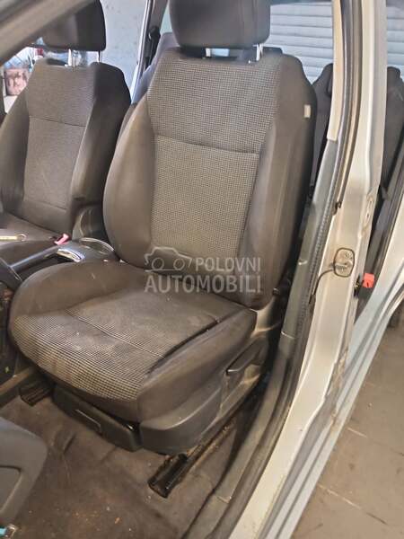 sedista za Peugeot 5008