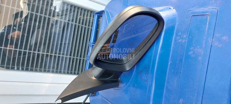 retrovizor desni ručni za Opel Corsa C od 2000. do 2006. god.