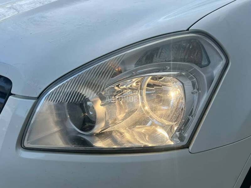 Far levi za Nissan Qashqai od 2006. do 2009. god.