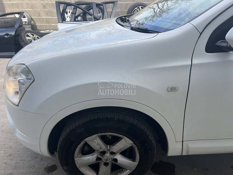 Krilo levo belo 326G za Nissan Qashqai od 2006. do 2013. god.