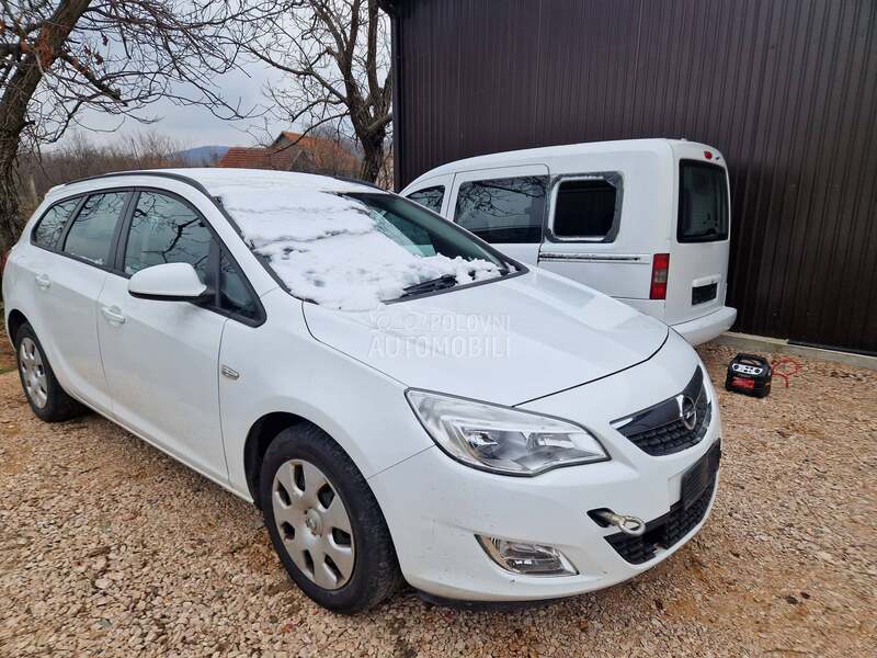 Delovi za Opel Astra J 1.7 2011. god.