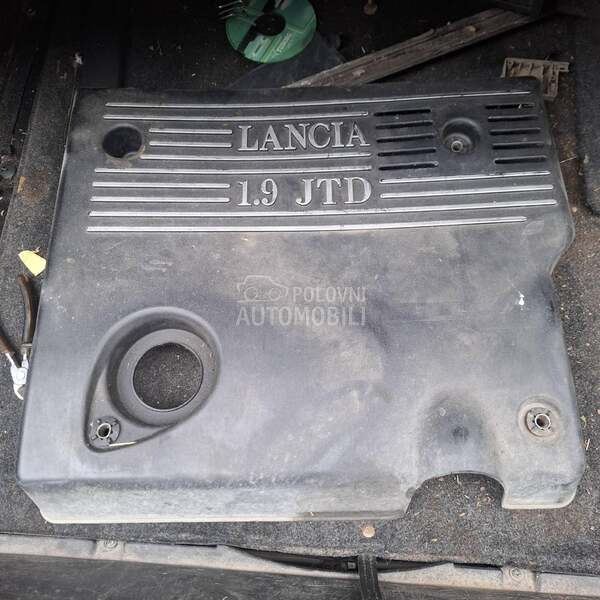 Poklopac motora za Lancia Lybra od 1999. do 2004. god.
