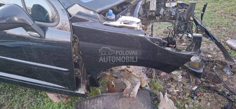 desno krilo crno za Peugeot 207