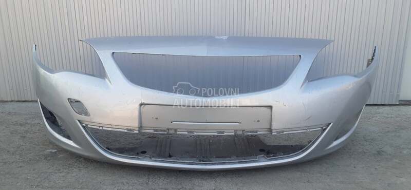 Prednji branik za Opel Astra J od 2009. do 2013. god.