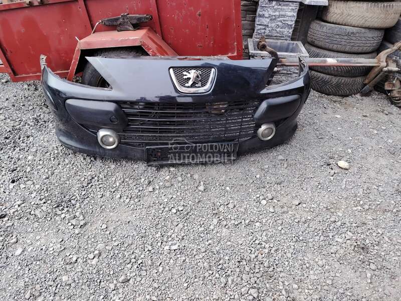 Prednji branik za Peugeot 307 od 2004. do 2008. god.