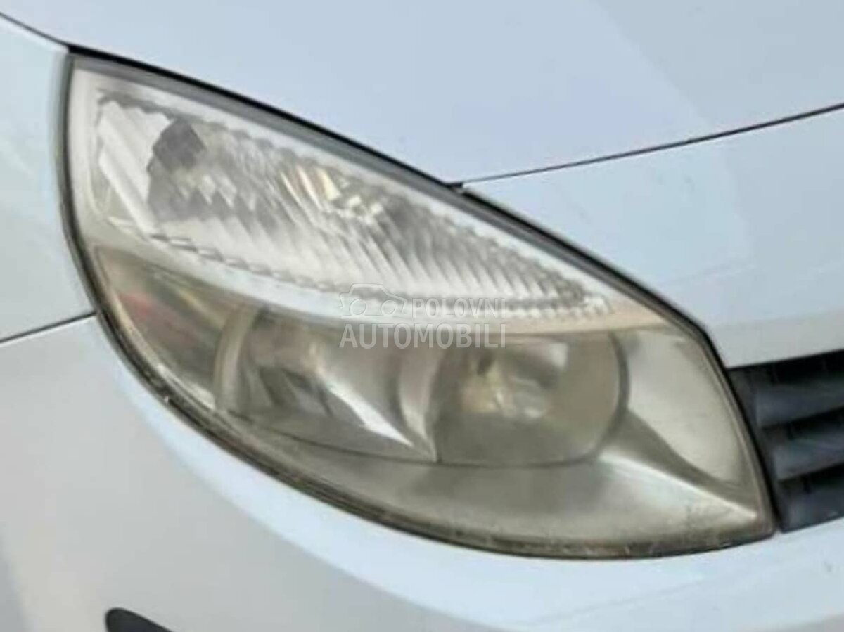 Far desni za Renault Scenic od 2003. do 2006. god.