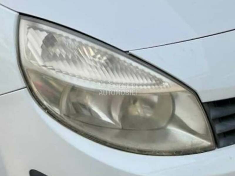 Far desni za Renault Scenic od 2003. do 2006. god.