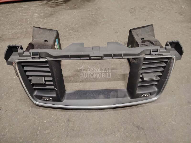 Ventilacija oko displeja za Peugeot 508