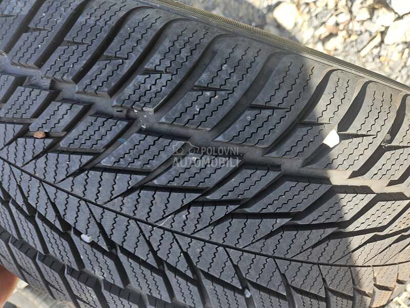 Ostalo 235/50 R18 Zimska