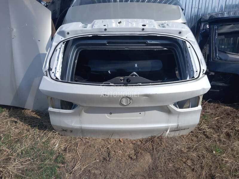 Gepek vrata za BMW X1