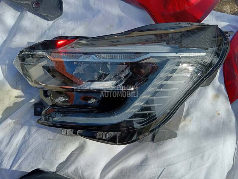 Levi far full led za Renault Captur od 2020. do 2024. god.