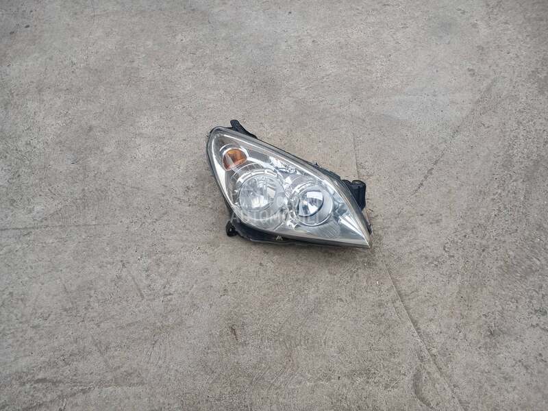Far desni za Opel Astra H