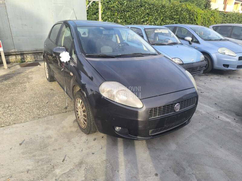 Desni far za Fiat Grande Punto od 2008. do 2018. god.