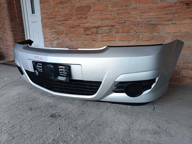 Prednji branik kod boje Z157 za Opel Meriva od 2003. do 2005. god.
