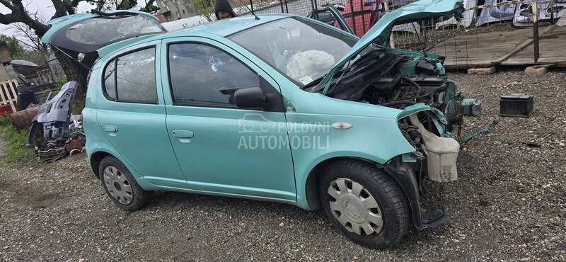 Toyota Yaris 1.0 2001. god. -  kompletan auto u delovima