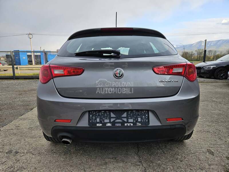 Alfa Romeo Giulietta 2016 photo 5