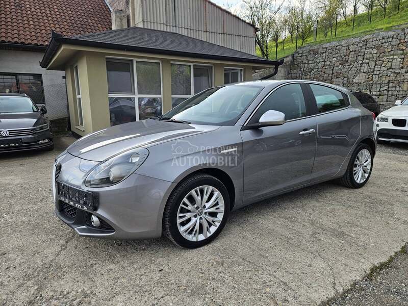 Alfa Romeo Giulietta 2016 photo 2