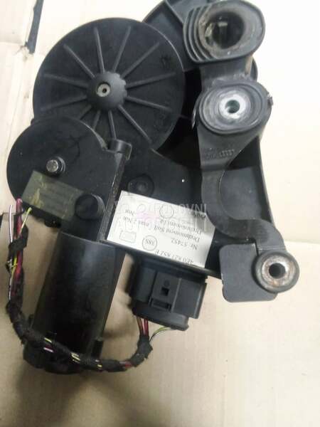 Motor za otvaranje gepeka za Audi A8 za 2005. god.
