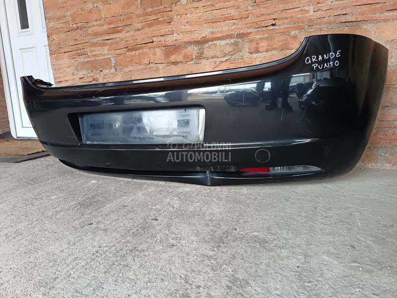 Zadnji branik crni za Fiat Grande Punto od 2005. do 2009. god.