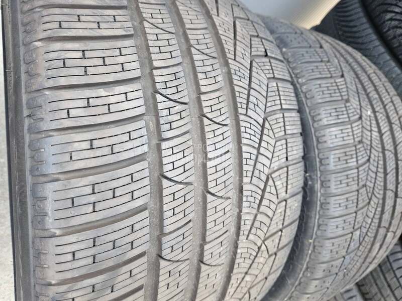 Pirelli 305/30 R20 Zimska
