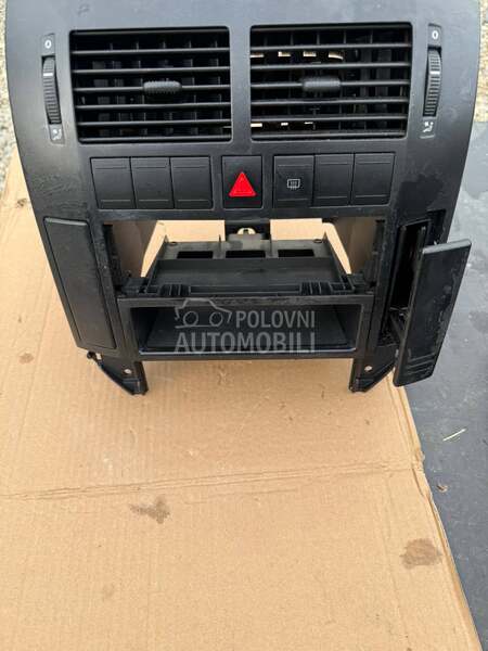 Središnja konzola za Volkswagen Polo od 2002. do 2008. god.