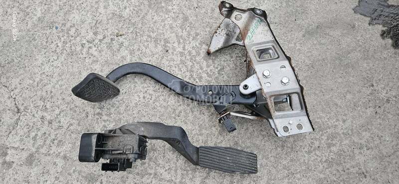 PAPUCA GASA KOCNICE AUTOMATIK za Opel Zafira za 2005. god.