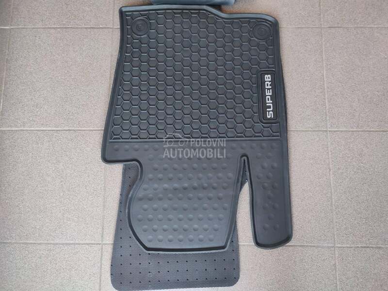 Patosnice PVC gumene za Škoda Superb od 2008. do 2015. god.