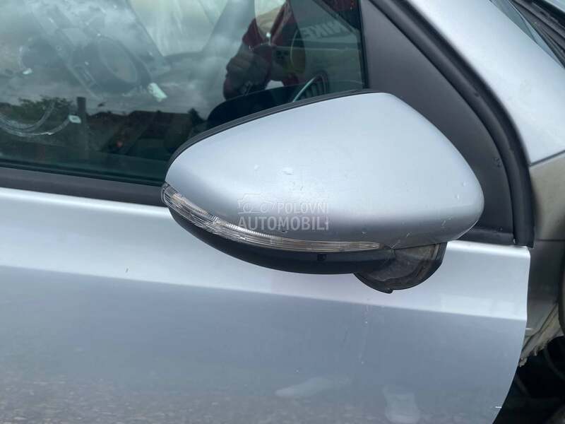 desni retrovizor za Volkswagen Golf 6
