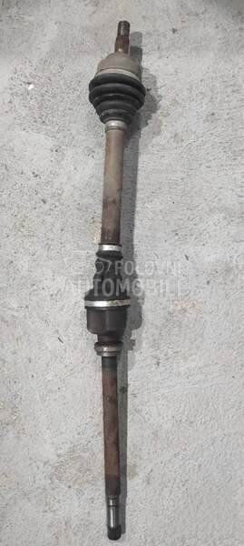 Poluosovina Desna 1.6 HDI za Peugeot 5008 od 2007. do 2014. god.