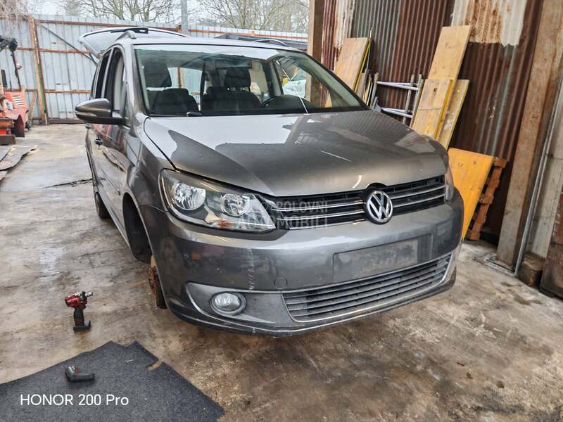 Volkswagen Touran -  kompletan auto u delovima