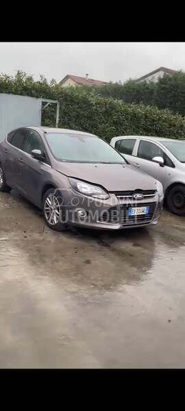 Ford Focus 2014. god. -  kompletan auto u delovima