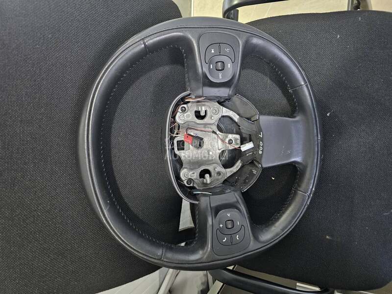 Kozni volan sa komandama za Fiat 500L od 2012. do 2017. god.