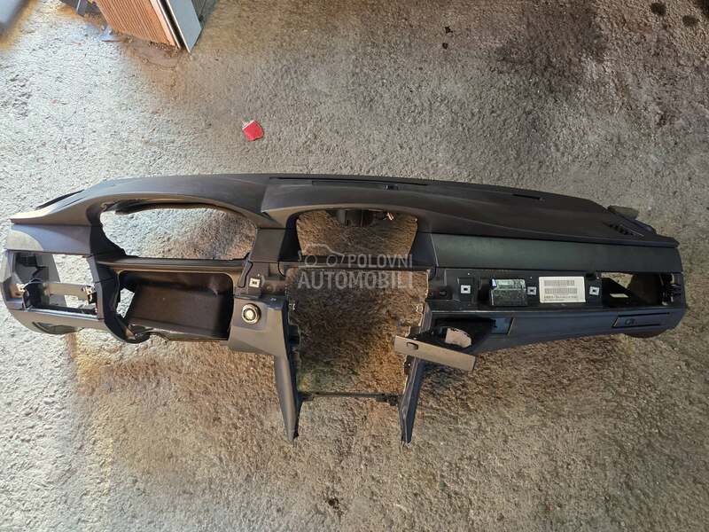 tabla e60 sa cupholderima za BMW Serija 5, 518, 520 ...