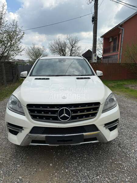 Mercedes Benz ML Klasa 350cdi 2014. god. -  kompletan auto u delovima