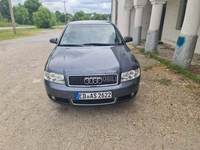 Audi A4 -  kompletan auto u delovima
