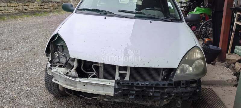 Renault Clio 2005. god. -  kompletan auto u delovima