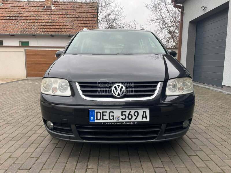Volkswagen Touran TDI 2004. god. -  kompletan auto u delovima