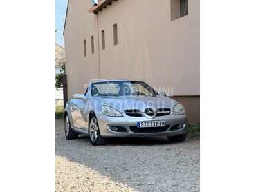 Mercedes Benz SLK 200 1,8 compresor, 8.999 €, 2004. Kabriolet/Roadster, Benzin | 1798 cm3, 240.000 km, 120kW (163 KS), Automatski / poluautomatski, 2/3 vrata, 2 sedišta, Nova Pazova